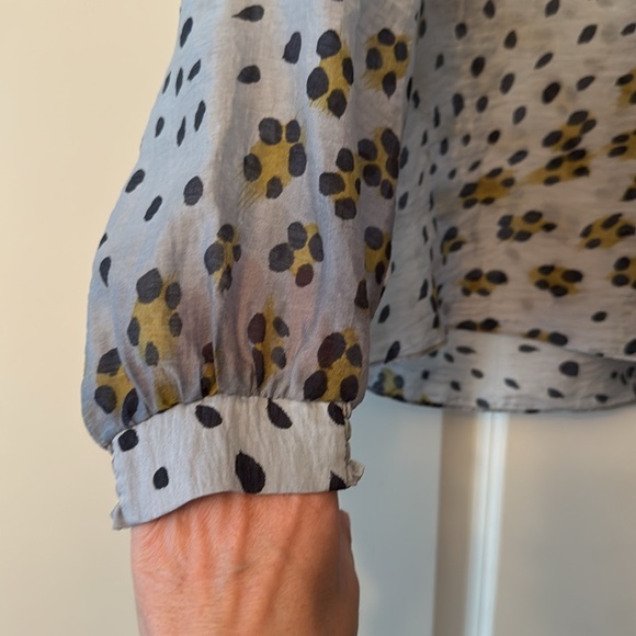 CAbi Hunter Blouse in Medium - Picture 4 of 9